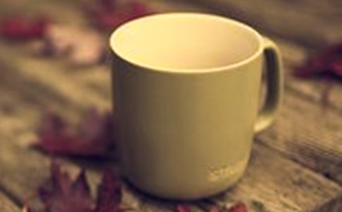 中班美術(shù)教案:千奇百怪的杯子