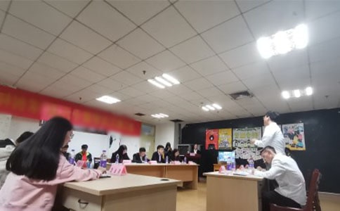 記一場辯論賽作文