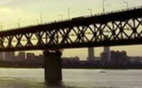 為何不是“不盡長江滾滾去”