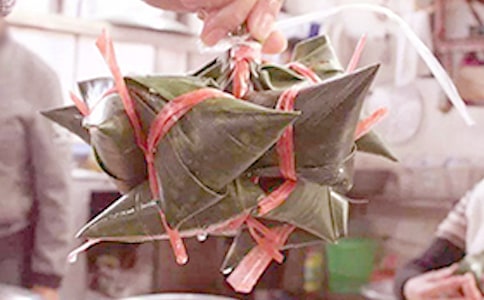 �������h������