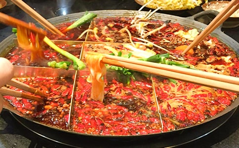 ���l(xi��ng)�Ļ��?zh��n)��?/></p>
<h2>���l(xi��ng)�Ļ��?zh��n)��?</h2>
<p>�����ҵļ��l(xi��ng)���ؑc����һ�N��ʳ������ (t��ng)�˶�����������߀���˂��۲͵Ĳ���֮�x�������Ǵ���������һһ�ؑc�����</p><p>����һ���M(j��n)��偵꣬�͕�(hu��)��һ�ɓ�Ƕ���(l��i)����ζ�������Ȳ���������Ի����</p><p>�����c(di��n)��֮����һ��Ҫ��һ�Εr(sh��)�g���ϻ�偺Ͳ����˂������x�c(di��n)С�ԣ����c(di��n)��������������l(f��)�r(sh��)�g��</p><p>��������ρ�(l��i)֮����߀Ҫ��һ��(hu��)�����ܳԣ���e����偱����L(f��ng)ƽ���o�������Ļ�����һ��(d��ng)����(d��ng)��������ǡ���߸�[���������[�Ƿ���ţ���ڱ����ƽ�o�·��L�����v��</p><p>�������ڵ��ؑc��偑�(y��ng)ԓ�ǾŌm������ł�(g��)��������ͬ��ʳ����C��ʳ��ı�ζ���Aһ�Kë���͵���t�����ȥ���Ȏ׷���ٓ��ρ�(l��i)���֠C�������н������Aһ�����c�������(sh��)��(g��)�����Ϳ��ԓ��ρ�(l��i)��������һ�ͣ������һ�¾��Ԃ�(g��)���@�M(j��n)������ȥ����߀�д�G�İײ��~����偺��������������L(f��ng)��ֱ����������⣬߀���i�X�����ࡢ��ᘹ�����ʳ��������ζ�o(w��)����</p><p>�����Ե��߳����˂�?c��)��ԳԵô�������Ó����������Ҷ�վ�����?l��i)�������f(shu��)Ԓ(hu��)���죬�Ʊ��Q�K���ò����[���������á����m�������á����ݡ���</p><p>�����ؑc�˺�ˬ���Ը��c��偘O��һһ�֟����������s���˻�ζ�o(w��)�F���ؑc��һ��������������?t��ng)C�����@�ɘ�Ҳ�Բ��ɻ����</p><p>�������Q(ch��ng)���Ї�(gu��)�����t֮һ���ؑc�����������ן���������B(y��ng)�����ؑc����������ؑc�˸��ؑc���һ�ӵ�'�𱬡���ˬ���Ը�������˪�(d��)�ص��ؑc�Ļ��������Ҳ���ؑc�����|(zh��)�Ļ�֮һ��</p><h2>���l(xi��ng)�Ļ��?zh��n)��?</h2>
<p>������Ԓ(hu��)�f(shu��)�������ﲻͬ�L(f��ng)��ǧ�ﲻͬ������ÿ��(g��)�ط����в�ͬ����(x��)�׺��خa(ch��n)�����B�ϱ������ʳ�Ļ���Ҳ�����޴�Ĳ�����ҵļ��l(xi��ng)���ؑc������ľ�Ҫ��(sh��)����ˣ�</p><p>�����ؑc��偵����c(di��n)��������(l��i)Ҳ������(g��)�֣����������C��ÿһ�豻���ρ�(l��i)�Ļ���϶���(hu��)Ư������������Ļ������������@��(du��)��������'�ˁ�(l��i)�f(shu��)�o(w��)����һ��ζ�X(ju��)�ϵľ޴�����(zh��n)����(d��ng)��������ӊA�˕r(sh��)��һ������������(hu��)����ô���w�{(di��o)Ƥ�Ļ�����������Ĳ��g����һ��Ҫ��ȥ��һ�ɽ����ζ���͕�(hu��)����Ĵ��X�g�����_(k��i)��(l��i)���o��������촽��(hu��)�����(d��ng)����o(w��)��(sh��)ֻΛρ�������Ƥ��������׌�㲻�������ش�����(l��i)��������ѽ������ѽ����</p><p>������Ҋ(ji��n)�^(gu��)�е��˳Ի�偕r(sh��)��(hu��)����߅��һ�󱭰��_(k��i)ˮ��߅��߅�����ɾ��@�ӣ�����߀�Ǳ����ÝM(m��n)Ęͨ�t���ؑc��偰��_�f(w��n)�󣺲����������w���������ܵ���ˮ���εģ������ԠC������ϲ�g�Եľ���ë���ˡ���偕r(sh��)�g�L(zh��ng)�˲������r(sh��)�g���˲��죬ֻ�Еr(sh��)�g�����������ܰ�ë�ǵ�ζ���l(f��)�]���O�¡�</p><p>�����ؑc��偾����ؑc�˵��Ը�������������Ґ�(��i)�ҵļ��l(xi��ng)���Ґ�(��i)�ؑc�����</p><h2>���l(xi��ng)�Ļ��?zh��n)��?</h2>
<p>�����ҵļ��l(xi��ng)���ؑc���ڄڵ��ؑc�˄�(chu��ng)������S����ζС������������Ҫ��(sh��)����偡���</p><p>������偷��圫�ͼt���ɷN���圫���u֭���������r�������t�������������������������ؑc����?l��i)?��i)�t�������</p><p>�����û���д����˺ܷ������؄e���ں��䳱��Ķ������H����ч�����t߅��߅Մ��ʹ�˸е��·��˴�����</p><p>�����ؑc�Ļ�偵ꔵ(sh��)��ǧӋ(j��)�����㇊���������������v�v��ζ���鲼���С����һ��(g��)�Ń����˂��ǿ������ʹ�˲��ɵ�ֱ����ˮ��</p><p>������偵���������������������һ��(g��)ú��t���t�Ϸ����F偡��F������һ��(g��)�(l��i)�ơ������ֵĸ��������еĸ���������������t��������������������`�t������ཹ�ཱུط��v�����І���ʳ�Ϳ��(l��i)Ʒ�L��һ�����ҺͰְ֋���һ��ȥ�Ի�偣�������һ�M(j��n)��������������Ӱ�ë�ǡ����c���M(j��n)��停������C��һ�ɷ�犺󣬾ͳ������������ִ������֠C���~(y��)�q���S�XƬ����������(l��i)�����r������߀�C�˰ײˡ��S��ѿ����ζ���������������o(w��)Փʲô�ˣ�ֻҪ�ڼt����Cһ�C��ζ���ͽ^��O�ˡ����mȻ������^��������ÝM(m��n)�^�󺹣��C���촽��������Ƶ����sԽ��Խ�����Խ��Խ��(��i)�������ǲ��鲻��߀���^(gu��)�a����</p><p>����ǧǧ�f(w��n)�f(w��n)���ؑc����������Ĭ����ˬ���������������л��һ�ӵ����������C���Ը����</p><p>������偣����ؑc�˵Ľ��������ؑc�˵�����</p><h2>���l(xi��ng)�Ļ��?zh��n)��?</h2>
<p>�����ҵļ��l(xi��ng)���ؑc���ڄڵ��ؑc�˄�(chu��ng)������S����ζС�ԣ��� ��������Ҫ��(sh��)����偡��� ��偷��圫�ͼt���ɷN���圫���u֭���������r����;�t�������������������������ؑc����?l��i)?��i)�t������� �û���д����˺ܷ��㣬�؄e���ں��䳱��Ķ������H����ч�����t߅��߅Մ��ʹ�˸е��·��˴����� �ؑc�Ļ�偵ꔵ(sh��)��ǧӋ(j��)�����㇊���������������v�v��ζ���鲼���С�һ��(g��)�Ń����˂��ǿ������ʹ�˲��ɵ�ֱ����ˮ�� ��偵���������������������һ��(g��)ú��t���t�Ϸ����F ����F������һ��(g��)�(l��i)�ơ������ֵĸ���,���еĸ���������� �����t�������������������ļt������ཹ�ཱུط��v�����І���ʳ�Ϳ��(l��i)Ʒ�L�� һ�Σ��ҺͰְ�������һ��ȥ�Ի����������һ�M(j��n)��偵��������Ӱ�ë�ǡ����c���M(j��n)��停������C��һ�ɷ�犺��� �ͳ������������ִ�!���֠C���~(y��)�q���S�XƬ����������(l��i)�����r ��;��߀�C�˰ײˡ��S��ѿ����ζ��������������</p><p>�����o(w��)Փʲô�ˣ� ֻҪ�ڼt����Cһ�C��ζ���ͽ^��O�ˡ����mȻ������^�� ������ÝM(m��n)�^��,�C���촽��������Ƶ����sԽ��Խ�����Խ ��Խ��(��i)�������ǲ��鲻��߀���^(gu��)�a���� ǧǧ�f(w��n)�f(w��n)���ؑc��,������Ĭ����ˬ���������������л�� һ�ӵ�.���������C���Ը��? ��������ؑc�˵Ľ���,���ؑc�˵�����</p><h2>���l(xi��ng)�Ļ��?zh��n)��?</h2>
<p>��������ʳ�������f(shu��)�����������ᵽ������偣��ҿ��ǿ�ˮֱ����ǧ�߰����е���ϲ�g�|������߅������е�ϲ�g��������A�x��߀�е�`ϲ�g�������������҅s��ϲ�g���l(xi��ng)�Ĵ���������偡�</p><p>�����P(gu��n)������������@��һ��(g��)��������ǰ��(zh��n)��(gu��)�r(sh��)�ڣ����Տ��ϔy�����ӏ����Ϟ�ܑ�(zh��n)�y���㵽�Ĵ����Ĵ���Ҋ(ji��n)�����ɑz��������������ͬ����һ��N�����N�������(l��i)���������Ӟ�м��Ĵ��ˣ�����Ո(q��ng)���Ĵ���(d��ng)?sh��)����������������˵����ϼ������������������?ji��n)�˶����R������˳���(l��i)һ��������������´��t�������c(di��n)����Ȼ�����ֶ��ρ�(l��i)һ�P(p��n)�P(p��n)�ˣ��_(k��i)ʼ�������偺󣬲������˾Ϳ��Գ�����������Ĵ����˂����@�N��ʳ�С�����������������(l��i)��ʲô���������������?y��n)��Ĵ����؄e��(��i)�����������ԾͽС������������</p><p>����������̫�O�P(p��n)���mȻ��������(l��i)�ǳ��������ǳ�����(l��i)�s�����ɿ����e��һ���L(f��ng)ζ�������^�������r����ɫ��ζ��ȫ�������҂��Ĵ�����ζ���Ȱ���������Ҫԭ������������</p><p>�����e����������(l��i)�㣬���������Ʒ����s���y�����Ȍ�����������������ͳ��������t����Ȼ�����ٰћ����_(k��i)������У��^�m(x��)������ֱ���ћ����_(k��i)�o��ɼt�����ٷ���ۯ�h�����u��������Ϳ��Է��߲������ʳ��������偣�Ȼ���偾Ϳ��Գ������Եĕr(sh��)����Ҫע�ⲻҪ���C����Ҫ�ÿ��ӊA����(l��i)�����ڸл��������ܺó���</p><p>��������Ժ��(l��i)�Ĵ��ĕr(sh��)����һ��Ҫ���Ĵ��Ļ��ѽ��ϣ����Ҳ�ܳɞ������ʳ֮�е���?l��i)?��i)��</p><h2>���l(xi��ng)�Ļ��?zh��n)��?</h2>
<p>�������쵽�ˣ����L(f��ng)�������������T(m��n)�����@һ�й������҃��r(sh��)��ӛ����</p><p>����ӛ��Ҳ�����@�ӵĺ���֮�������ڼ��l(xi��ng)�Ի������(ch��ng)�����ǘӵĜ�ܰ�䐂��</p><p>�����������ߚq�����cĸ�Hӭ���L(f��ng)ѩ�ص��ҵļ��l(xi��ng)�������������ş����ӭ�����҂����������Ҫһ���̻����</p><p>�����Ǖr(sh��)�Ҳ���֪�������ʲô��ֻ�øɵȵ���������c(di��n)һ����ֻҊ(ji��n)�����cĸ�H������P(p��n)С�P(p��n)���߲���ʳ�����������ÿ��(g��)�P(p��n)���ﶼ�[������N���ӵ�ʳ�������g�ŵ��ǻ�偵������ҿ����L�C�ğ�ˮ��ͣ����ð�����ݣ�һ�ɝ�������ζ�hɢ�ڿ՚�����</p><p>�������Ȳ������Č��۽z���~(y��)Ƭ�����衢������ʳ�ϵ����������һ��(hu��)�������͸����ρ�(l��i)���׻�����һƬ��������(l��i)���۵������Ǵ���һ����ɫ�Ĵ��£����ǘӿɐ�(��i)�������~(y��)Ƭ�������ڻ���кܿ����͸�����ғ���һ�K������������������������.����ζ�ڿ��������_(k��i)��(l��i)���ʶ���ā���r����֭����������ζ�Z��ȫ����ֱ���ҵķθ�������ζ���(q��)���ˇ�(y��n)��������(l��i)�˜�ů���@�����������y���ĺ�ζ������һֱ����ҹ����偵���ζ߀���ҵĿ��л�ʎ�����þò�����ӛ�����������Ҳ߀�����Г]֮��ȥ��</p><p>�����F(xi��n)��ÿ�궬�����Ҷ���(hu��)�����ߚq�r(sh��)�ڼ��l(xi��ng)�ԵĻ�����X���и��F(xi��n)�����ş����Ц�ݺ�ȫ����һ��Ի�偕r(sh��)�g��(l��)��������ÿÿ�����ҵ����ж����ɵ�ӿ��һ�ɹ�ů����</p><h2>���l(xi��ng)�Ļ��?zh��n)��?</h2>
<p>�����ҵļ��l(xi��ng)���ؑc�������ؑc�����Եص����ؑc��偿�̫�z������</p><p>�����ؑc�Ļ�偵����_�岼��ζ��������ɫ���S�����M(j��n)һ�����㶼�ܴ�ڸ�����Ҳ��ϲ�g�Ի��������������r�t�Ĝ���Ư����������Ļ�������������������������η���ɽK���̲�ס�Lһ�����A��һ�Kë�ǣ����M(j��n)�������s��ʮ��犣���?g��u)����A����ë���ѽ�(j��ng)մ�M(m��n)����ˮ��߀������ˮ��������(l��i)�·�߀�l(f��)�������ŵ��͵����һ�����ٳ�һ�������������ִ࣬����������</p><p>�����@һ�L��׌������ؐ�(��i)���ؑc�������(��i)���ؑc�@�������ĳ������ؑc��偼����������r������һ�w��Ҳ�S�㱻���Ï����_(k��i)�����������(hu��)�X(ju��)������ʹ������(hu��)��һ�Nǰ��δ�еĿ�У���(hu��)���ܵ��ؑc�˵ĺ��������ܵ��ؑc�˵�ˬ�죬���ܵ��ؑc�˵ġ��Ե��������ܵ��ؑc�˵�`������߀����?l��i)Lһ����Խ��Խ���������ؾ͕�(hu��)��(du��)�ؑc��偐�(��i)�����������ס�п����ؑc�����ô��(hu��)���@ô���ħ���أ�</p><p>�����ؑcʢ�ĸߜ�������ʮ�ȣ���������淿�������������Ȼ�t���������Ȼ����������˂�߀�Ǉ����������Ļ�偳Ԃ�(g��)��ͣ��һ��(g��)��(g��)�����ѱ�����(du��)��偵Ŀ����s�z���](m��i)�Мp�����е���������һÓ���ಲ����������Ǳ����_(k��i)�ļt����ð�����ݵļt������غܶ����y���������s������ظ��ܵ��ؑc��偵�������</p><p>�����ǵ����ؑc��偳�M(m��n)�(y��ng)��֮�⣬�ǚ��(sh��)�q��󽭖|ȥ���@���w�F(xi��n)���ؑc�˵ĺ���ѽ����偳����ؑc��һ���ļ���?l��i)?��i)�Ե�ʳ��֮һ������������ž��H�ԁ�(l��i)���������Ґ�(��i)���l(xi��ng)�Ļ��������(��i)�ҵļ��l(xi��ng)�����ؑc��</p><h2>���l(xi��ng)�Ļ��?zh��n)��?</h2>
<p>�����ҵļ��l(xi��ng)���ؑc�������ؑc�����Եص����ؑc��偿�̫�z�������ؑc�Ļ�偵����_�岼��ζ��������ɫ���S�����M(j��n)һ�����㶼�ܴ�ڸ���</p><p>������Ҳ��ϲ�g�Ի�偡�����������r�t�Ĝ���Ư����������Ļ�������������������������η���ɽK���̲�ס�Lһ�����A��һ�Kë�������M(j��n)�������s��ʮ�������?g��u)����A����ë���ѽ�(j��ng)մ�M(m��n)����ˮ��߀������ˮ��������(l��i)�·�߀�l(f��)���⣬�ŵ��͵����һ�����ٳ�һ�������������ִ࣬�����������@һ�L��׌������ؐ�(��i)���ؑc�������(��i)���ؑc�@�������ĳ������ؑc��偼��顢�����r������һ�w��Ҳ�S�㱻���Ï����_(k��i)�죬�������(hu��)�X(ju��)������ʹ������(hu��)��һ�Nǰ��δ�еĿ������(hu��)���ܵ��ؑc�˵ĺ��������ܵ��ؑc�˵�ˬ�죬���ܵ��ؑc�˵ġ��Ե��������ܵ��ؑc�˵ğ�����߀����?l��i)Lһ�ڣ�Խ��Խ���������ؾ͕�(hu��)��(du��)�ؑc��偐�(��i)����֡�����ס�п����ؑc�����ô��(hu��)���@ô���ħ�������ؑcʢ�ĸߜ�������ʮ������������淿�������������Ȼ�t�𣬻����Ȼ����������˂�߀�Ǉ����������Ļ�偳Ԃ�(g��)��ͣ��һ��(g��)��(g��)�����ѱ�����(du��)��偵Ŀ����s�z���](m��i)�Мp�����е���������һÓ���ಲ����������Ǳ����_(k��i)�ļt����ð�����ݵļt������غܶ����y���������s������ظ��ܵ��ؑc��偵��������ǵ�`���ؑc��偳�M(m��n)�(y��ng)��֮�����ǚ��(sh��)�q���|ȥ���@���w�F(xi��n)���ؑc�˵ĺ���ѽ��</p><p>������偳����ؑc��һ���ļ���?l��i)?��i)�Ե�ʳ��֮һ������������ž��H�ԁ�(l��i)���������Ґ�(��i)���l(xi��ng)�Ļ��������(��i)�ҵļ��l(xi��ng)�����ؑc��</p><p>�����l(xi��ng)�Ļ��?zh��n)��ġ����P(gu��n)���£�</p><p><a target=