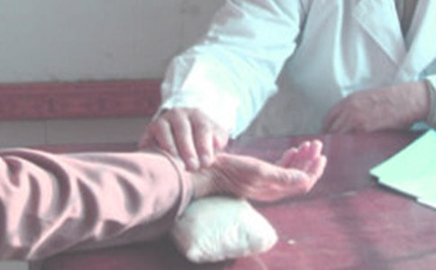 關(guān)于破解“看病難”的思考和建議