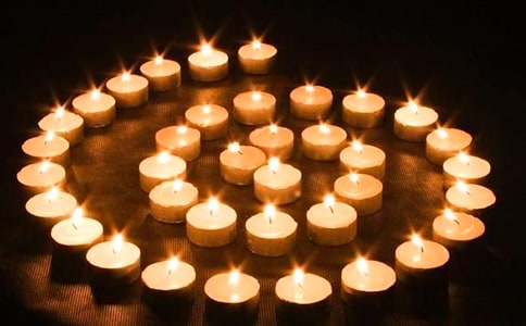 臺(tái)燈與蠟燭作文