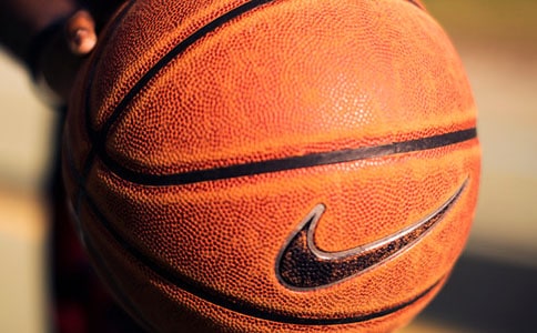 【熱門】小學(xué)體育《籃球》教案