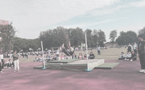 中班體育小蚱蜢學(xué)跳高教案