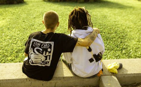 贊美同學(xué)情的句子(精選60句)