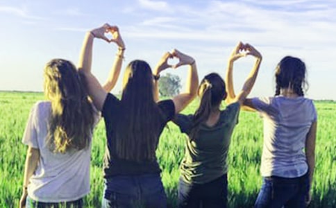 夸夸我的同學(xué)優(yōu)秀作文集合12篇