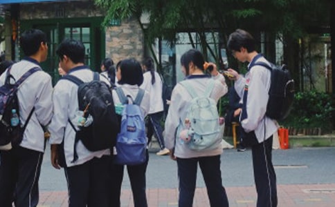 【精選】高中學(xué)生評(píng)語(yǔ)