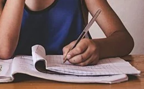 回顧與展望作文